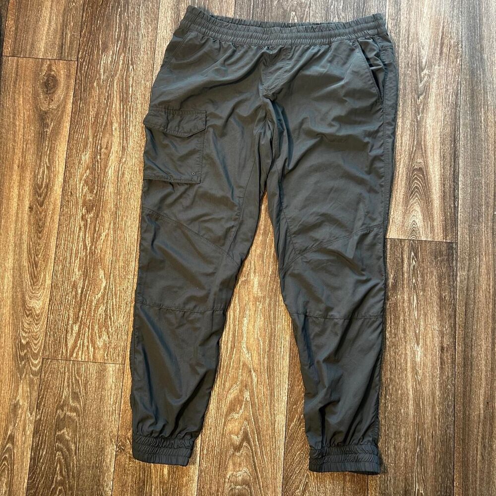 Columbia Men’s Black Cargo Jogger Pants gorpcore hiking